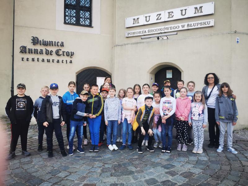 Klasa 3 a przed muzeum