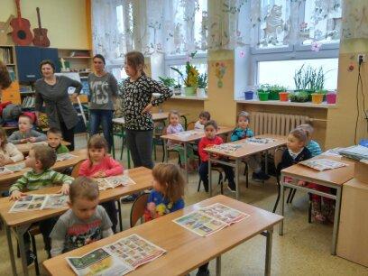 WYJŚCIE GR I DO NIEPUBLICZNEJ SZKOŁY PODSTAWOWEJ NR 7  I ZABAWY W PIASKOWNICY