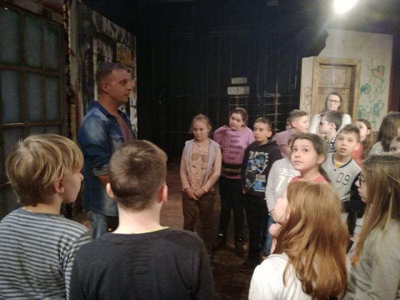 Klasa IV d i IV b na spektaklu „Doktor Dolittle i przyjaciele” w Nowym Teatrze