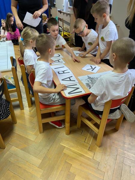układanie wyraz&oacute;w z rozsypanek literowych