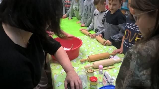 Zajęcia plastyczne w Bibliotece Miejskiej