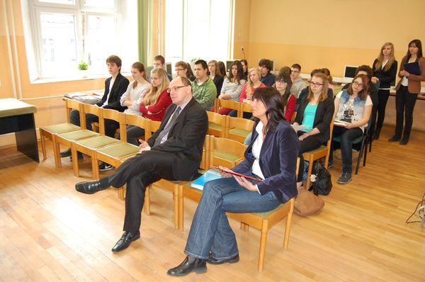NAUCZYCIEL XXI WIEKU W OCZACH WSPÓŁCZESNEGO UCZNIA