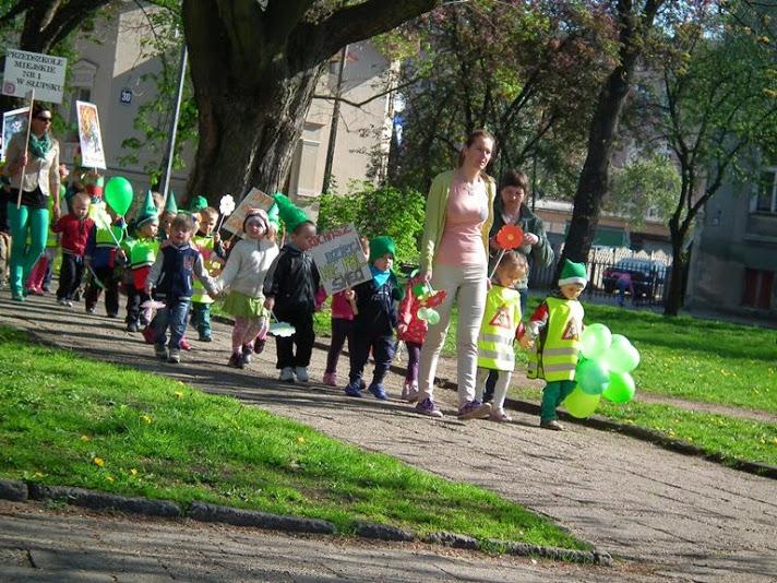 ,,MARSZ ZIELONYCH SKRZAT&Oacute;W&rdquo; ZORGANIZOWANY PRZEZ  PRZEDSZKOLE MIEJSKIE  NR 1 W SŁUPSKU 22.04.2014