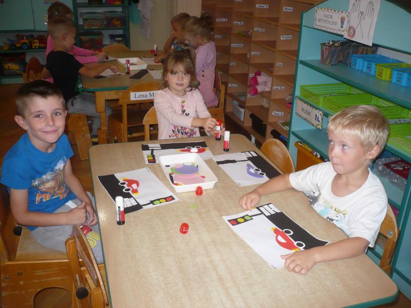 "ULICA W MIEŚCIE"-PRACA PLASTYCZNA GRUPA III