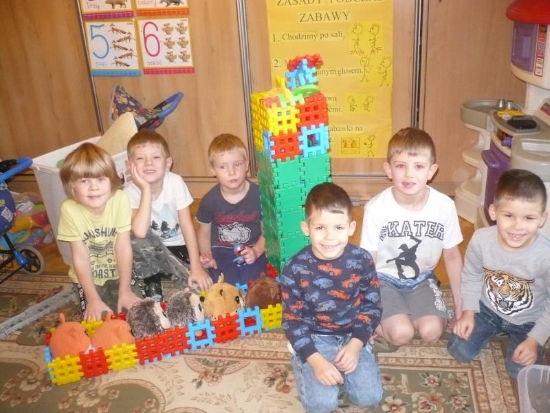 ZABAWY DZIECI W GRUPIE III