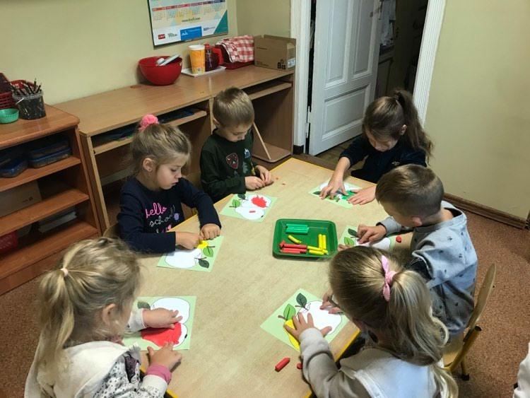 JESIEŃ DAJE NAM OWOCE GRUPA V
