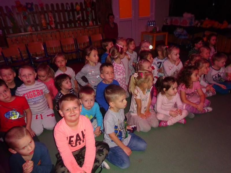 Pokaz multimedialny ,,Gwiezdny pył"