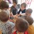 Zabawy i doswiadczenIa w grupie "Perełki" (galeria: 2)