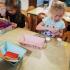 Praca z pomocami Montessori w grupie III (galeria: 6)