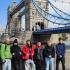 Londyn - uczniowie sp11 przed mostem Tower Bridge