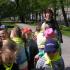 Sadzenie kwiatów w parku, gr. IV; 08-05-2015 (galeria: 9)