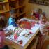 Zabawy z chustą i malowanie jesiennych liści Gr I (galeria: 8)