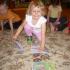 DZIECI  Z GR I UKŁADAJĄ PUZZLE ZWIERZĄT (galeria: 4)