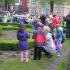 Sadzenie kwiatów w parku, gr. IV; 08-05-2015 (galeria: 6)