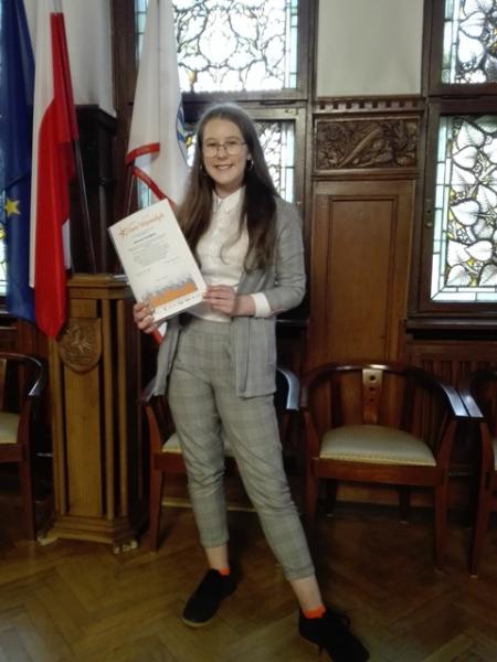 Uczennica SP10 wśród laureatów Samorządowego Konkursu Nastolatków „8 WSPANIAŁYCH”