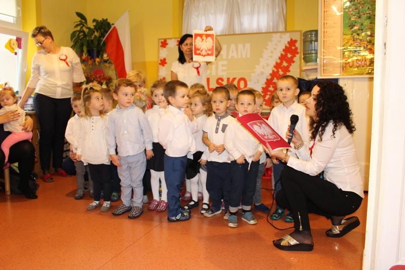 Konkurs literacki „ Kocham Cię Polsko” w Przedszkolu Miejskim nr 4 "Królestwo Skrzatów" i udział w akcji "Rekord dla Niepodległej"