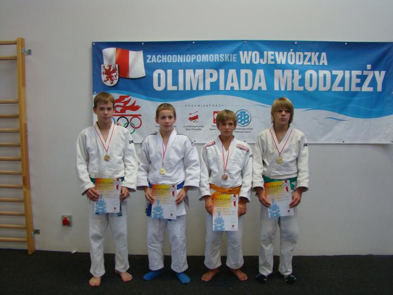 medaliści z Koszalina MMMł od lewej Patryk Kasner, Tomasz Błoński, Paweł Granicki i Jakub Siedlikowski