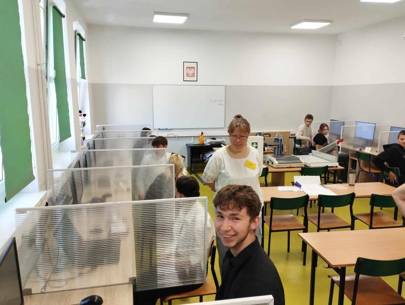 uczniowie Ekonomika podczas egzaminu