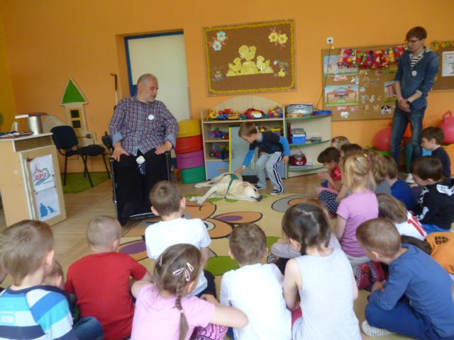 ,,SZALONY WÓZKOWICZ” vel.Pan Marek Sołtys Prezes Fundacji TPSW odwiedził Przedszkole Miejskie nr 12 ,,Niezapominajka”