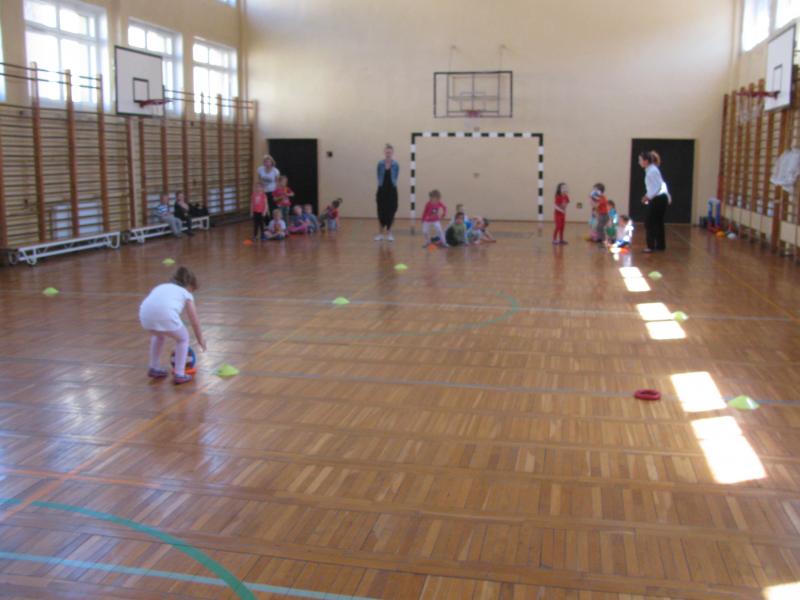 Ostatnie zajęcia sportowe przedszkolaków w Szkole Podstawowej nr 2 w Słupsku.