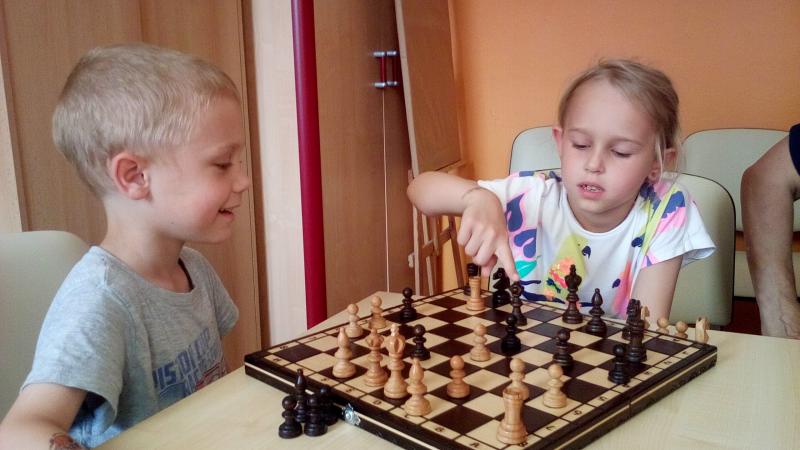 Uczymy się grać w szachy.