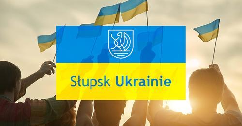 Slupsk Ukrainie ! - w tle widzimy ludzi z flagami Ukrainy