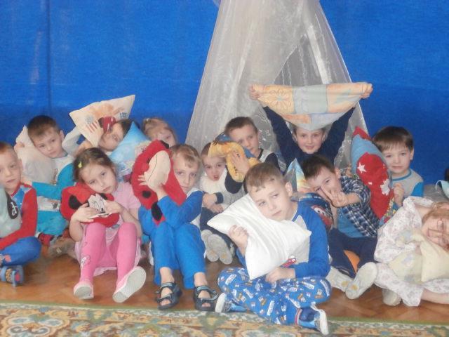 Na balu u Śpiącej Królewny – czyli PIŻAMA PARTY w Świecie Fantazji.