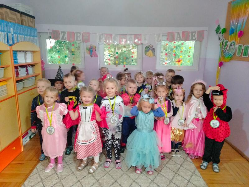 Dzieci rozebrane za postaci z ulubionych bajek