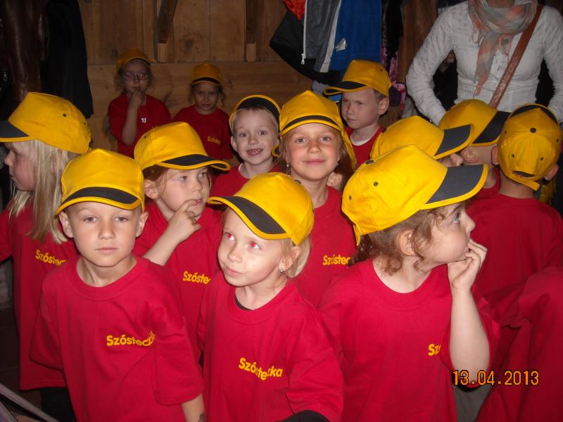 Wystepy dzieci na zjeździe Stolper Heimattreffen