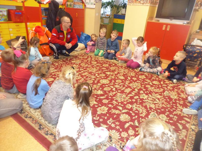 Ratownik wodny w przedszkolu