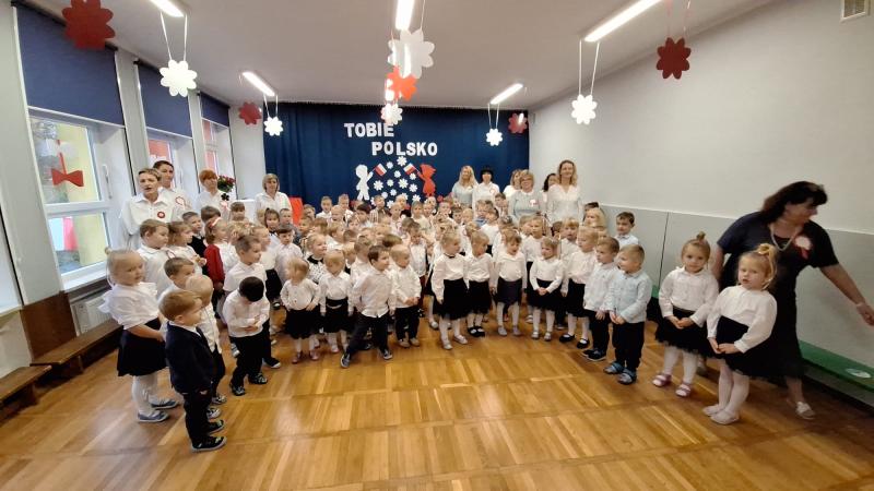 ,,Szkoła do hymnu''