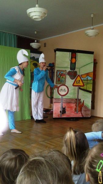 Teatrzyk "Niebiescy - smerfuj bezpiecznie"
