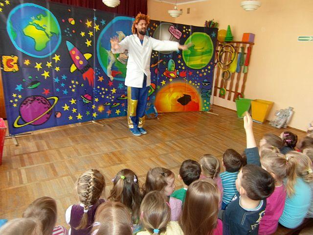 Teatrzyk "Profesorek Wodorek" w przedszkolu