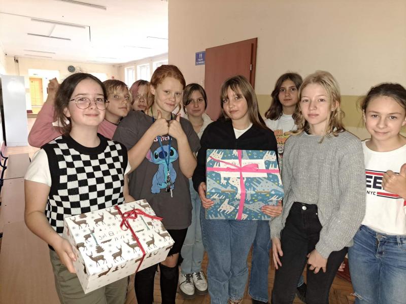 Szkoła przyłączyła się do "Ogólnopolskiej akcji charytatywnej zatroszcz się o innych i zrób prezent dla dzieci"