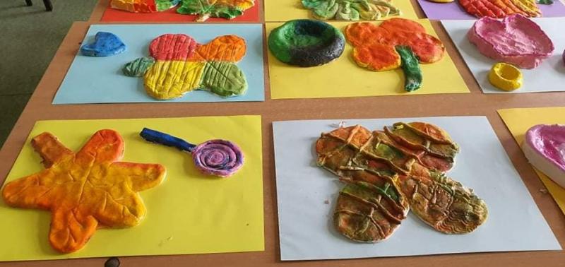 Lekcja plastyki w klasie Vb - jak zawsze kreatywnie i radośnie.