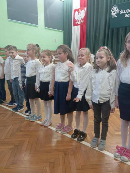 Uczniowie klas pierwszych oficjalnie dołączyli do społeczności „Jedynki”.