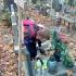 W ramach akcji " Szkoła pamięta" wolontariusze posprzątali kilkadziesiąt dziecięcych nagrobków na Cmentarzu Komunalnym w Słupsku.