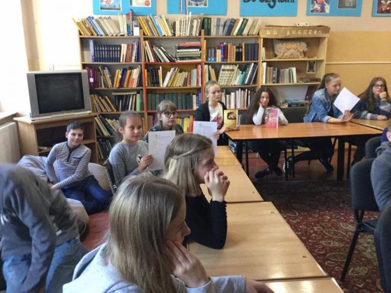 Spotkanie w bibliotece.