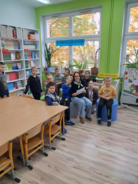 Dzień Postaci z Bajek w bibliotece
