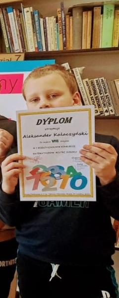 Uczeń z dyplomem.