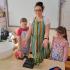Pani Agata waży arbuzy wraz z uczniami klasy pierwszej