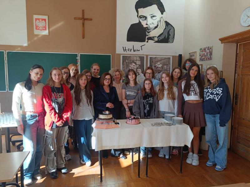 Tort w podziękowaniu - zdjęcie grupowe