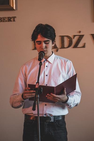 I V POWIATOWY KONKURS RECYTATORSKI I POEZJI ŚPIEWANEJ „ Podróże z Herbertem”
