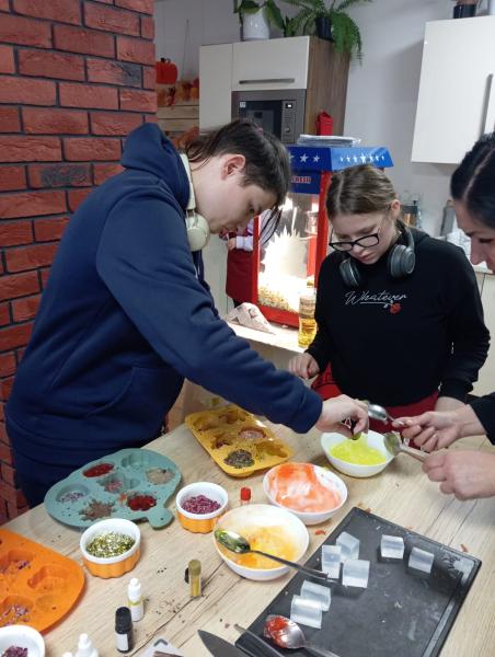 IV Międzyszkolnego Konkursu na najbardziej kreatywnie wydrążoną dynie